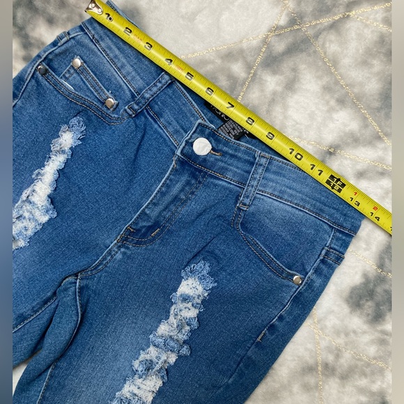Fashion Nova Bold Statement Skinny Jeans - Picture 9 of 9